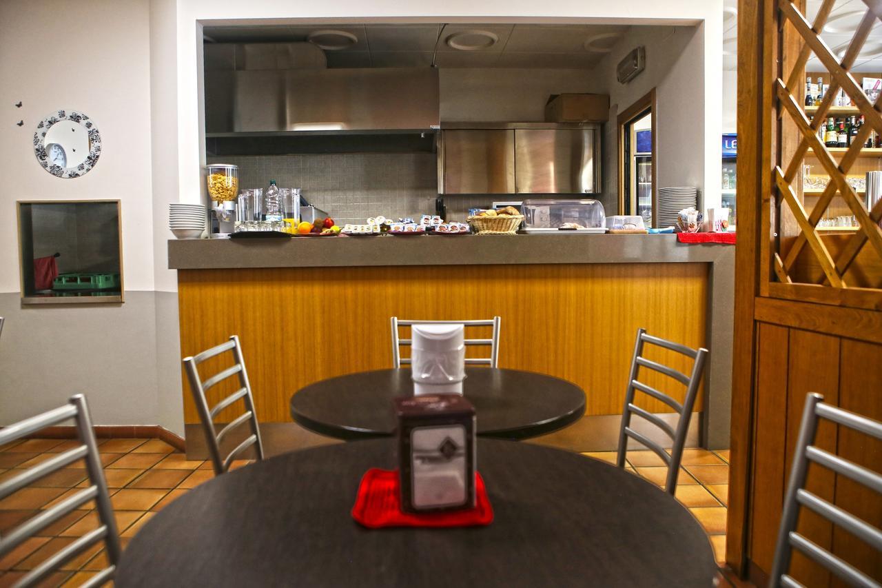 טיראנו Albergo Gusmeroli מראה חיצוני תמונה